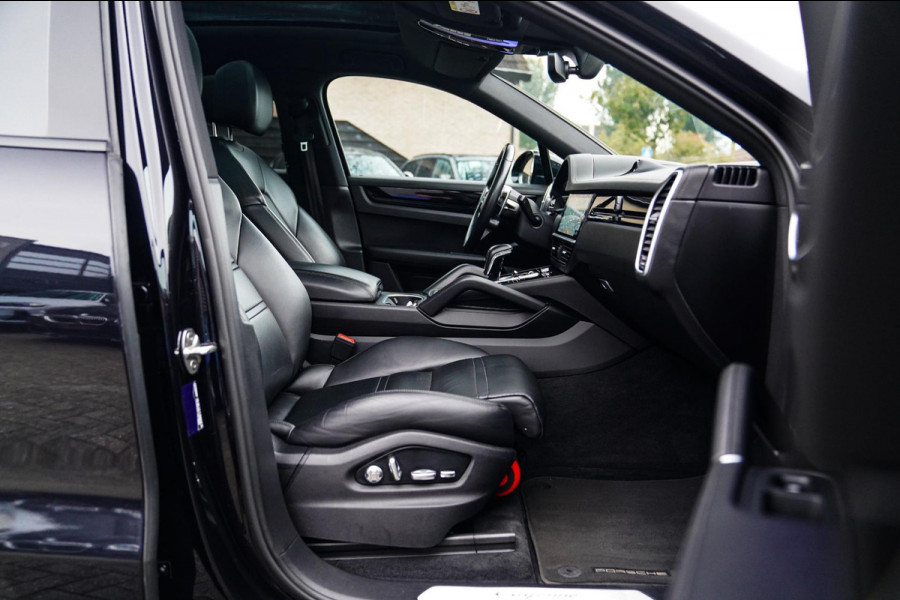 Porsche Cayenne Coupé 3.0 E-Hybrid | Sport Chrono | 22 INCH | Panorama | Head up | Trekhaak | Luchtvering | Memory stoelen 8Voudig Porsche Cayenne Coupé 3.0 E-Hybrid | Sport Chrono | 22 INCH | Panorama | Head up | Trekhaak | Luchtvering | Memory stoelen 8Voudig