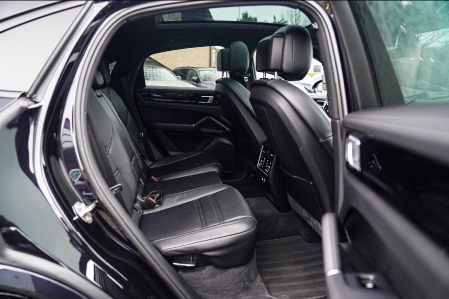 Porsche Cayenne Coupé 3.0 E-Hybrid | Sport Chrono | 22 INCH | Panorama | Head up | Trekhaak | Luchtvering | Memory stoelen 8Voudig Porsche Cayenne Coupé 3.0 E-Hybrid | Sport Chrono | 22 INCH | Panorama | Head up | Trekhaak | Luchtvering | Memory stoelen 8Voudig