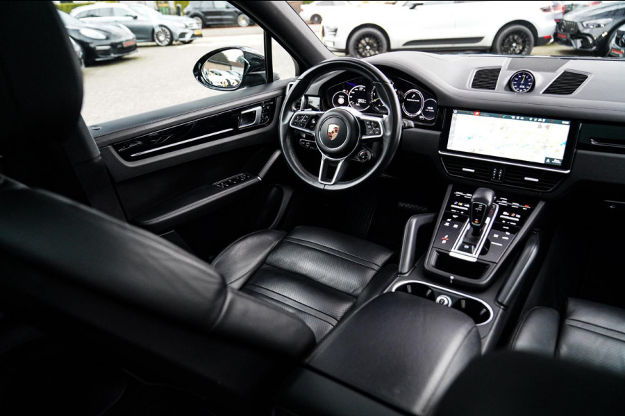 Porsche Cayenne Coupé 3.0 E-Hybrid | Sport Chrono | 22 INCH | Panorama | Head up | Trekhaak | Luchtvering | Memory stoelen 8Voudig Porsche Cayenne Coupé 3.0 E-Hybrid | Sport Chrono | 22 INCH | Panorama | Head up | Trekhaak | Luchtvering | Memory stoelen 8Voudig