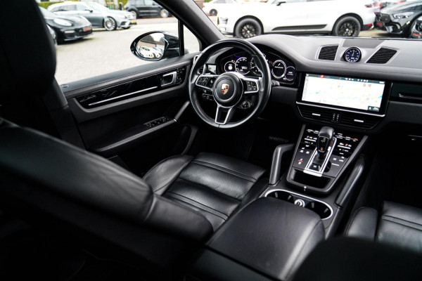Porsche Cayenne Coupé 3.0 E-Hybrid | Sport Chrono | 22 INCH | Panorama | Head up | Trekhaak | Luchtvering | Memory stoelen 8Voudig Porsche Cayenne Coupé 3.0 E-Hybrid | Sport Chrono | 22 INCH | Panorama | Head up | Trekhaak | Luchtvering | Memory stoelen 8Voudig