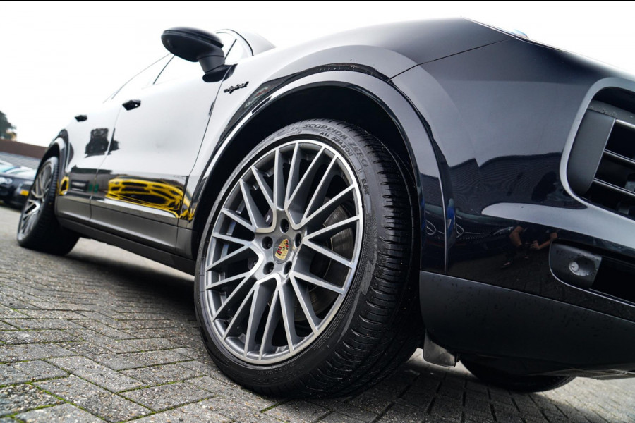 Porsche Cayenne Coupé 3.0 E-Hybrid | Sport Chrono | 22 INCH | Panorama | Head up | Trekhaak | Luchtvering | Memory stoelen 8Voudig Porsche Cayenne Coupé 3.0 E-Hybrid | Sport Chrono | 22 INCH | Panorama | Head up | Trekhaak | Luchtvering | Memory stoelen 8Voudig