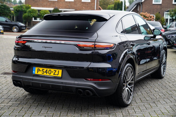 Porsche Cayenne Coupé 3.0 E-Hybrid | Sport Chrono | 22 INCH | Panorama | Head up | Trekhaak | Luchtvering | Memory stoelen 8Voudig Porsche Cayenne Coupé 3.0 E-Hybrid | Sport Chrono | 22 INCH | Panorama | Head up | Trekhaak | Luchtvering | Memory stoelen 8Voudig