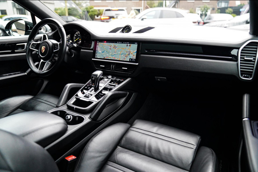 Porsche Cayenne Coupé 3.0 E-Hybrid | Sport Chrono | 22 INCH | Panorama | Head up | Trekhaak | Luchtvering | Memory stoelen 8Voudig Porsche Cayenne Coupé 3.0 E-Hybrid | Sport Chrono | 22 INCH | Panorama | Head up | Trekhaak | Luchtvering | Memory stoelen 8Voudig