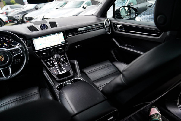 Porsche Cayenne Coupé 3.0 E-Hybrid | Sport Chrono | 22 INCH | Panorama | Head up | Trekhaak | Luchtvering | Memory stoelen 8Voudig Porsche Cayenne Coupé 3.0 E-Hybrid | Sport Chrono | 22 INCH | Panorama | Head up | Trekhaak | Luchtvering | Memory stoelen 8Voudig