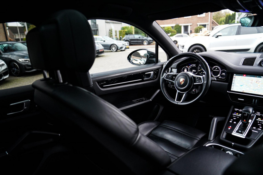 Porsche Cayenne Coupé 3.0 E-Hybrid | Sport Chrono | 22 INCH | Panorama | Head up | Trekhaak | Luchtvering | Memory stoelen 8Voudig Porsche Cayenne Coupé 3.0 E-Hybrid | Sport Chrono | 22 INCH | Panorama | Head up | Trekhaak | Luchtvering | Memory stoelen 8Voudig