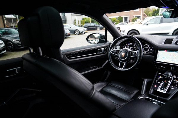 Porsche Cayenne Coupé 3.0 E-Hybrid | Sport Chrono | 22 INCH | Panorama | Head up | Trekhaak | Luchtvering | Memory stoelen 8Voudig Porsche Cayenne Coupé 3.0 E-Hybrid | Sport Chrono | 22 INCH | Panorama | Head up | Trekhaak | Luchtvering | Memory stoelen 8Voudig