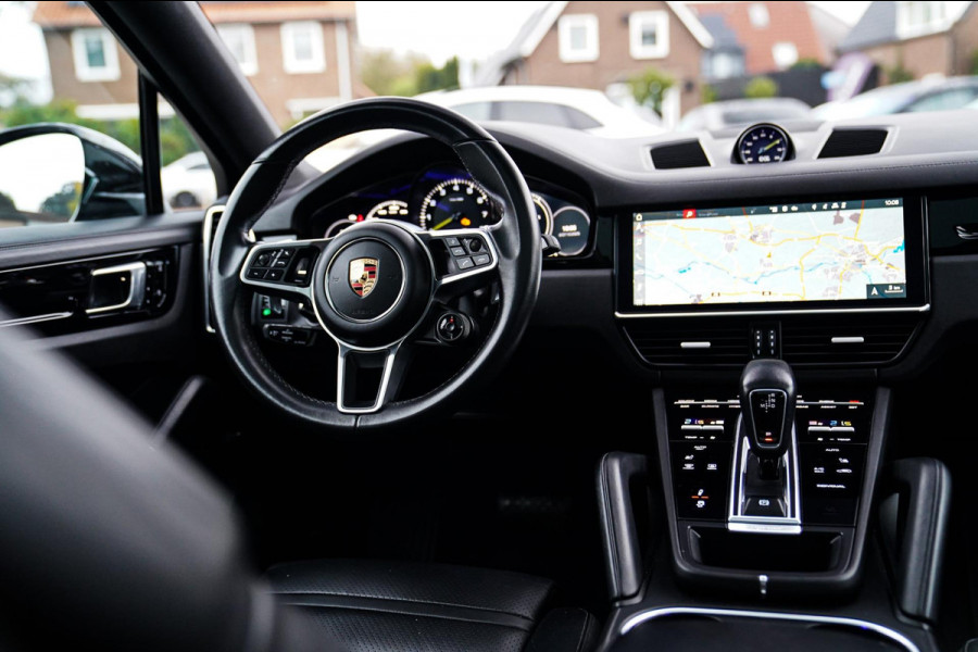Porsche Cayenne Coupé 3.0 E-Hybrid | Sport Chrono | 22 INCH | Panorama | Head up | Trekhaak | Luchtvering | Memory stoelen 8Voudig Porsche Cayenne Coupé 3.0 E-Hybrid | Sport Chrono | 22 INCH | Panorama | Head up | Trekhaak | Luchtvering | Memory stoelen 8Voudig