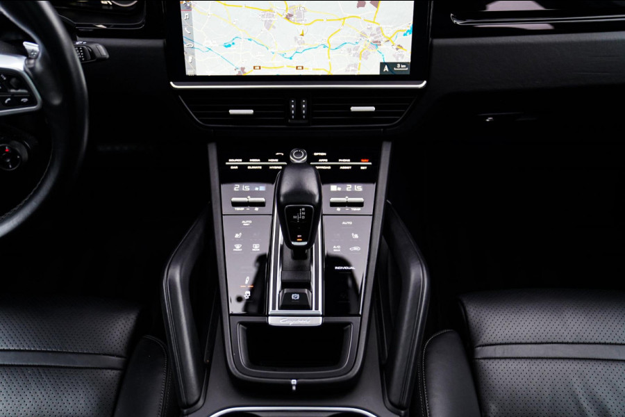 Porsche Cayenne Coupé 3.0 E-Hybrid | Sport Chrono | 22 INCH | Panorama | Head up | Trekhaak | Luchtvering | Memory stoelen 8Voudig Porsche Cayenne Coupé 3.0 E-Hybrid | Sport Chrono | 22 INCH | Panorama | Head up | Trekhaak | Luchtvering | Memory stoelen 8Voudig