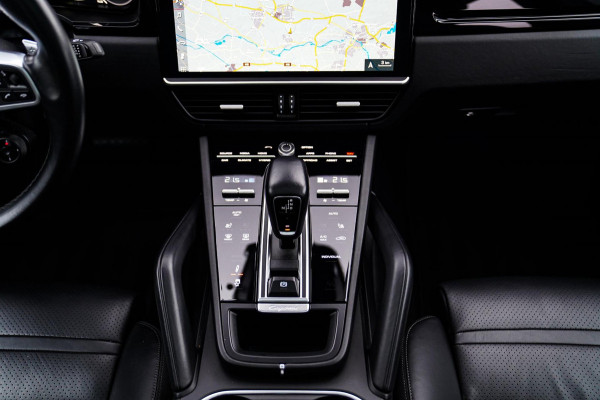 Porsche Cayenne Coupé 3.0 E-Hybrid | Sport Chrono | 22 INCH | Panorama | Head up | Trekhaak | Luchtvering | Memory stoelen 8Voudig Porsche Cayenne Coupé 3.0 E-Hybrid | Sport Chrono | 22 INCH | Panorama | Head up | Trekhaak | Luchtvering | Memory stoelen 8Voudig