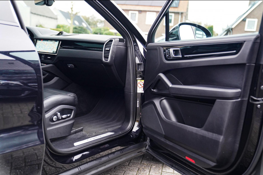 Porsche Cayenne Coupé 3.0 E-Hybrid | Sport Chrono | 22 INCH | Panorama | Head up | Trekhaak | Luchtvering | Memory stoelen 8Voudig Porsche Cayenne Coupé 3.0 E-Hybrid | Sport Chrono | 22 INCH | Panorama | Head up | Trekhaak | Luchtvering | Memory stoelen 8Voudig