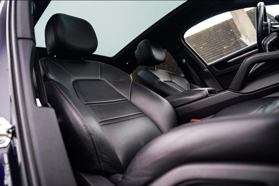 Porsche Cayenne Coupé 3.0 E-Hybrid | Sport Chrono | 22 INCH | Panorama | Head up | Trekhaak | Luchtvering | Memory stoelen 8Voudig Porsche Cayenne Coupé 3.0 E-Hybrid | Sport Chrono | 22 INCH | Panorama | Head up | Trekhaak | Luchtvering | Memory stoelen 8Voudig