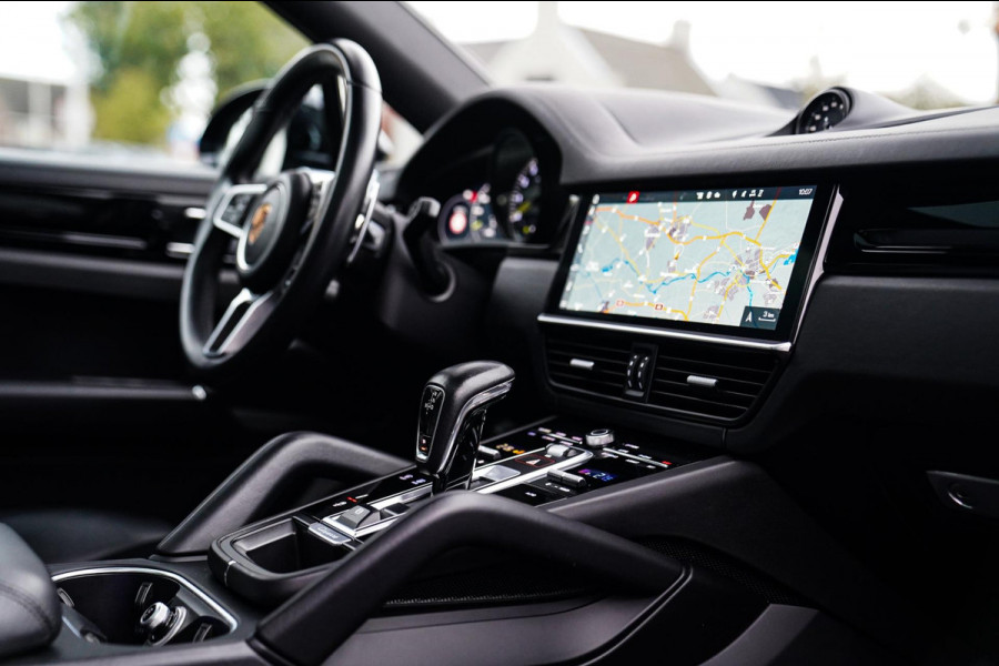 Porsche Cayenne Coupé 3.0 E-Hybrid | Sport Chrono | 22 INCH | Panorama | Head up | Trekhaak | Luchtvering | Memory stoelen 8Voudig Porsche Cayenne Coupé 3.0 E-Hybrid | Sport Chrono | 22 INCH | Panorama | Head up | Trekhaak | Luchtvering | Memory stoelen 8Voudig