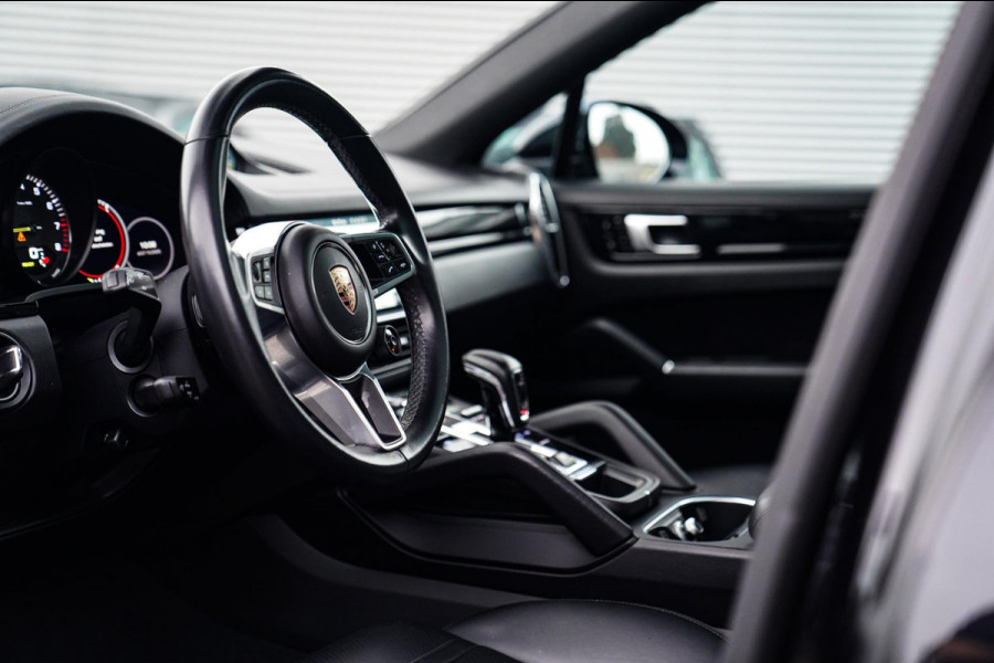 Porsche Cayenne Coupé 3.0 E-Hybrid | Sport Chrono | 22 INCH | Panorama | Head up | Trekhaak | Luchtvering | Memory stoelen 8Voudig Porsche Cayenne Coupé 3.0 E-Hybrid | Sport Chrono | 22 INCH | Panorama | Head up | Trekhaak | Luchtvering | Memory stoelen 8Voudig
