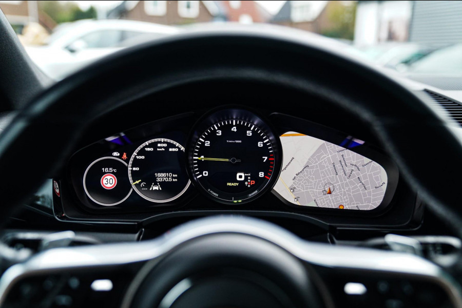 Porsche Cayenne Coupé 3.0 E-Hybrid | Sport Chrono | 22 INCH | Panorama | Head up | Trekhaak | Luchtvering | Memory stoelen 8Voudig Porsche Cayenne Coupé 3.0 E-Hybrid | Sport Chrono | 22 INCH | Panorama | Head up | Trekhaak | Luchtvering | Memory stoelen 8Voudig