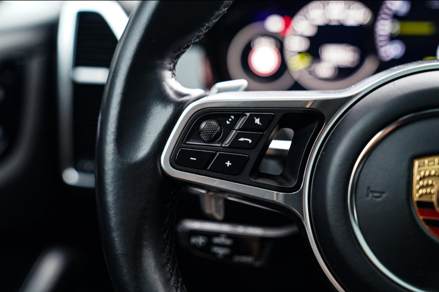 Porsche Cayenne Coupé 3.0 E-Hybrid | Sport Chrono | 22 INCH | Panorama | Head up | Trekhaak | Luchtvering | Memory stoelen 8Voudig Porsche Cayenne Coupé 3.0 E-Hybrid | Sport Chrono | 22 INCH | Panorama | Head up | Trekhaak | Luchtvering | Memory stoelen 8Voudig