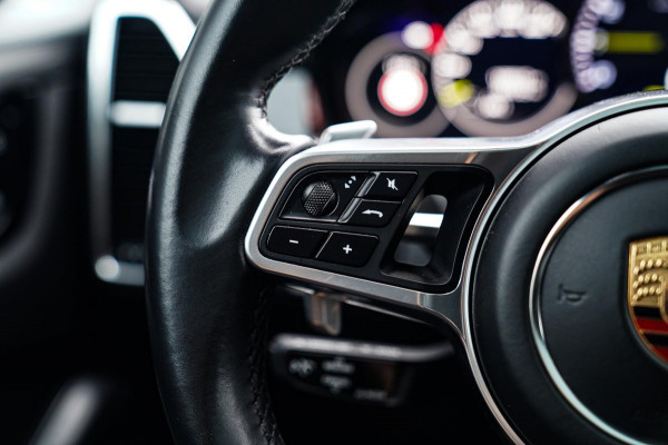 Porsche Cayenne Coupé 3.0 E-Hybrid | Sport Chrono | 22 INCH | Panorama | Head up | Trekhaak | Luchtvering | Memory stoelen 8Voudig Porsche Cayenne Coupé 3.0 E-Hybrid | Sport Chrono | 22 INCH | Panorama | Head up | Trekhaak | Luchtvering | Memory stoelen 8Voudig