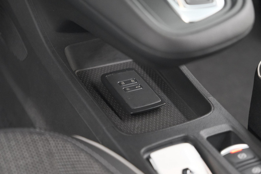 Renault Captur 1.6 E-Tech Plug-in Hybrid 160 Intens | Allseason Banden | Camera | 9.3 Inch Grootscherm | Apple Carplay Renault Captur 1.6 E-Tech Plug-in Hybrid 160 Intens | Allseason Banden | Camera | 9.3 Inch Grootscherm | Apple Carplay