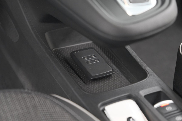 Renault Captur 1.6 E-Tech Plug-in Hybrid 160 Intens | Allseason Banden | Camera | 9.3 Inch Grootscherm | Apple Carplay Renault Captur 1.6 E-Tech Plug-in Hybrid 160 Intens | Allseason Banden | Camera | 9.3 Inch Grootscherm | Apple Carplay