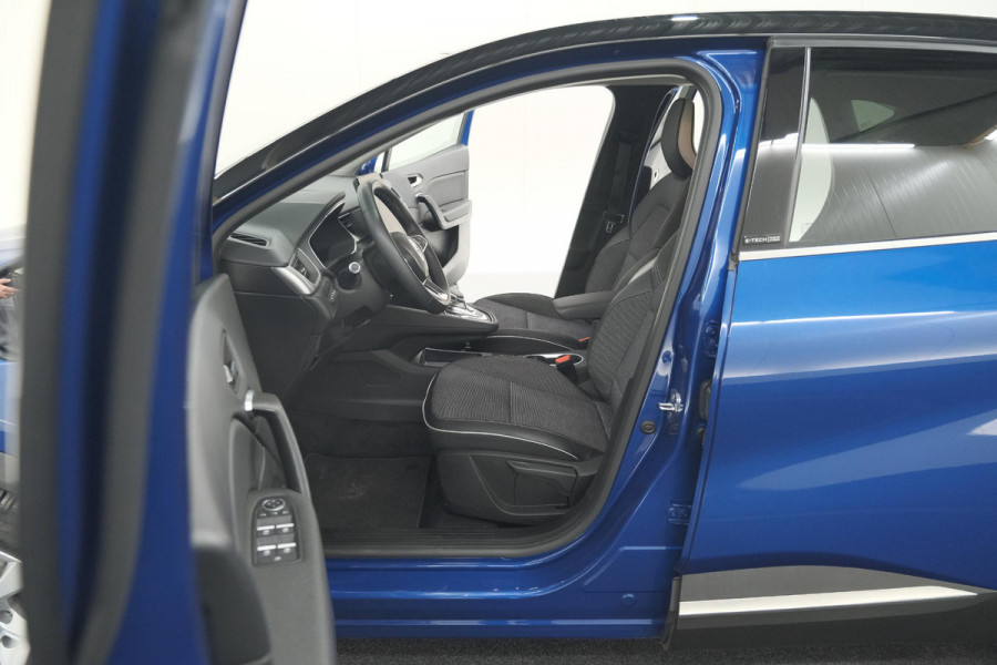 Renault Captur 1.6 E-Tech Plug-in Hybrid 160 Intens | Allseason Banden | Camera | 9.3 Inch Grootscherm | Apple Carplay Renault Captur 1.6 E-Tech Plug-in Hybrid 160 Intens | Allseason Banden | Camera | 9.3 Inch Grootscherm | Apple Carplay