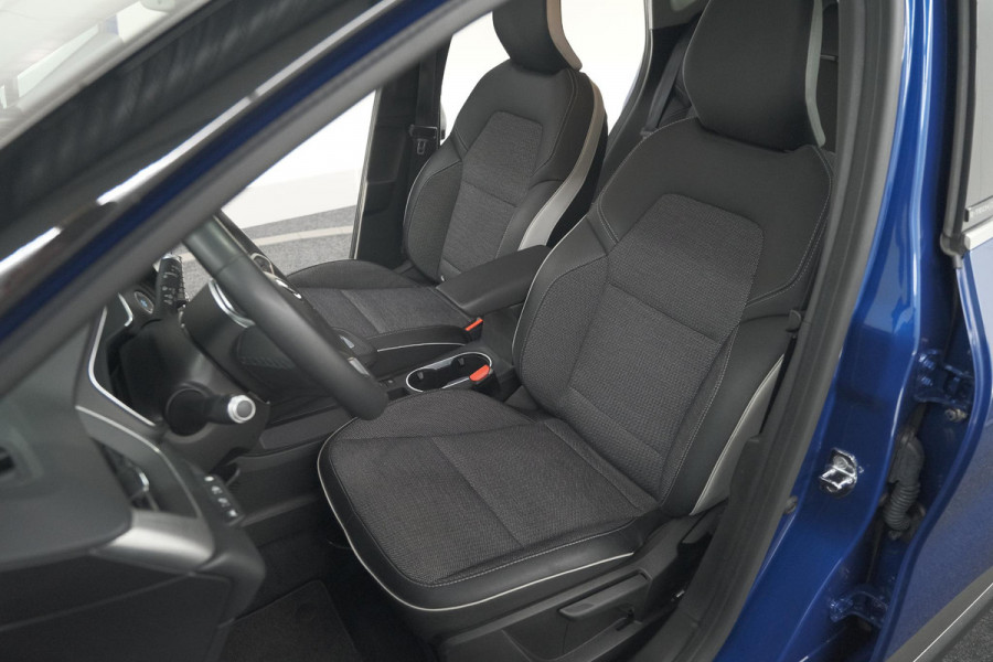 Renault Captur 1.6 E-Tech Plug-in Hybrid 160 Intens | Allseason Banden | Camera | 9.3 Inch Grootscherm | Apple Carplay Renault Captur 1.6 E-Tech Plug-in Hybrid 160 Intens | Allseason Banden | Camera | 9.3 Inch Grootscherm | Apple Carplay