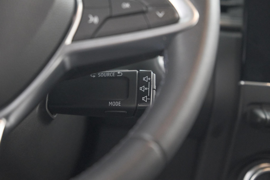 Renault Captur 1.6 E-Tech Plug-in Hybrid 160 Intens | Allseason Banden | Camera | 9.3 Inch Grootscherm | Apple Carplay Renault Captur 1.6 E-Tech Plug-in Hybrid 160 Intens | Allseason Banden | Camera | 9.3 Inch Grootscherm | Apple Carplay