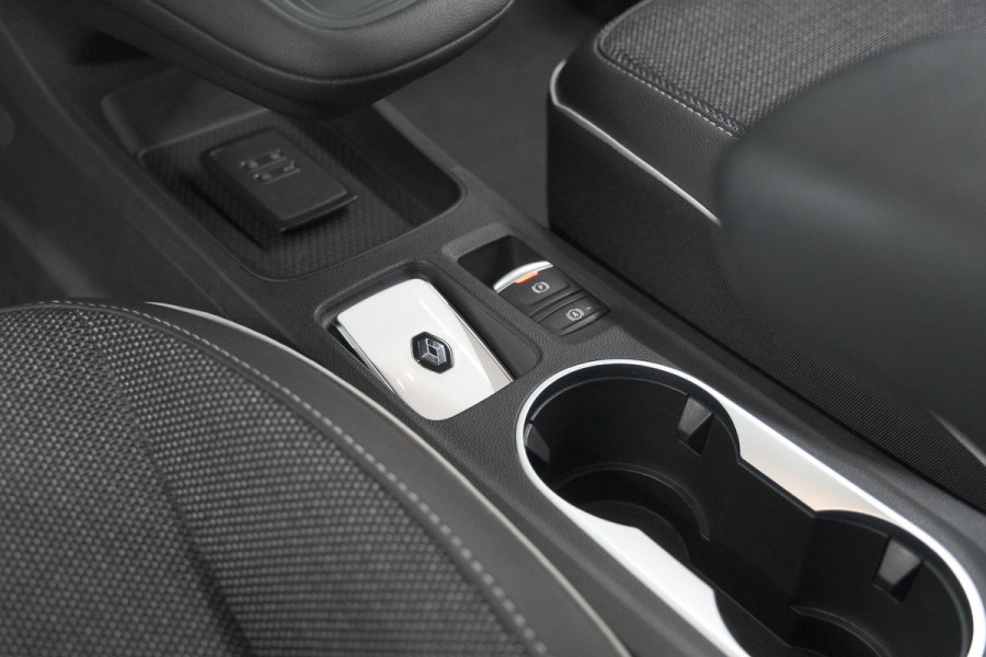 Renault Captur 1.6 E-Tech Plug-in Hybrid 160 Intens | Allseason Banden | Camera | 9.3 Inch Grootscherm | Apple Carplay Renault Captur 1.6 E-Tech Plug-in Hybrid 160 Intens | Allseason Banden | Camera | 9.3 Inch Grootscherm | Apple Carplay