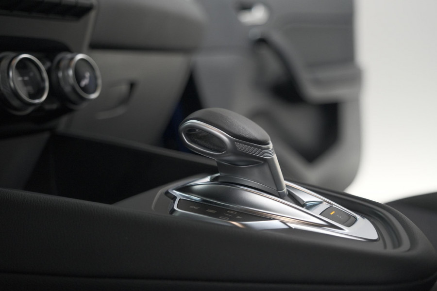 Renault Captur 1.6 E-Tech Plug-in Hybrid 160 Intens | Allseason Banden | Camera | 9.3 Inch Grootscherm | Apple Carplay Renault Captur 1.6 E-Tech Plug-in Hybrid 160 Intens | Allseason Banden | Camera | 9.3 Inch Grootscherm | Apple Carplay