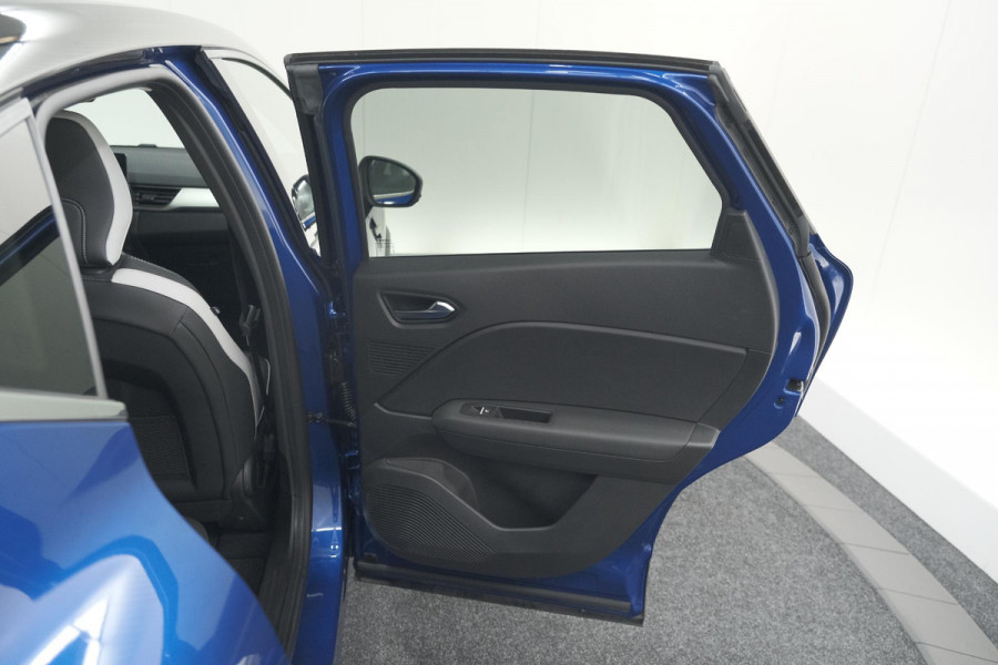 Renault Captur 1.6 E-Tech Plug-in Hybrid 160 Intens | Allseason Banden | Camera | 9.3 Inch Grootscherm | Apple Carplay Renault Captur 1.6 E-Tech Plug-in Hybrid 160 Intens | Allseason Banden | Camera | 9.3 Inch Grootscherm | Apple Carplay