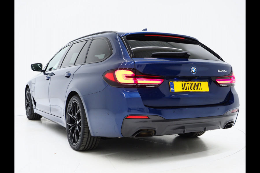 BMW 5 Serie Touring 520e M Sport Shadow | Panoramadak | Harman/Kardon | 360 | Keyless | Head Up | Trekhaak