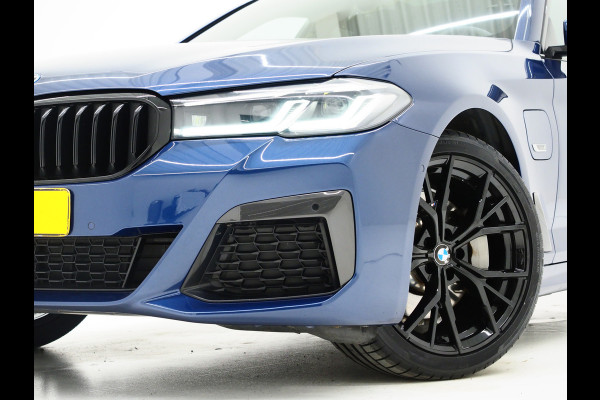 BMW 5 Serie Touring 520e M Sport Shadow | Panoramadak | Harman/Kardon | 360 | Keyless | Head Up | Trekhaak