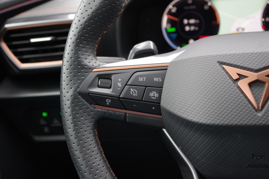 CUPRA Formentor 1.4 e-Hybrid VZ Performance 245 PK PHEV, Panoramadak, 360 Camera, Winterpakket CUPRA Formentor 1.4 e-Hybrid VZ Performance 245 PK PHEV, Panoramadak, 360 Camera, Winterpakket