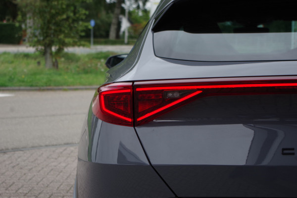 CUPRA Formentor 1.4 e-Hybrid VZ Performance 245 PK PHEV, Panoramadak, 360 Camera, Winterpakket CUPRA Formentor 1.4 e-Hybrid VZ Performance 245 PK PHEV, Panoramadak, 360 Camera, Winterpakket