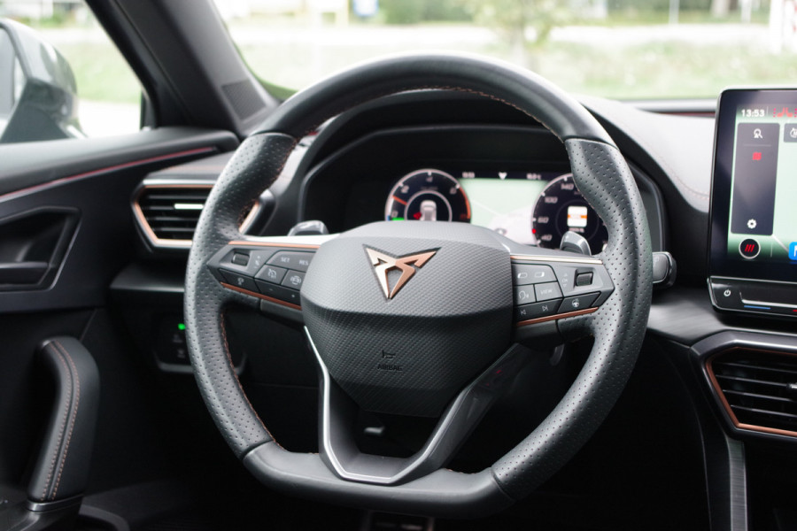 CUPRA Formentor 1.4 e-Hybrid VZ Performance 245 PK PHEV, Panoramadak, 360 Camera, Winterpakket CUPRA Formentor 1.4 e-Hybrid VZ Performance 245 PK PHEV, Panoramadak, 360 Camera, Winterpakket
