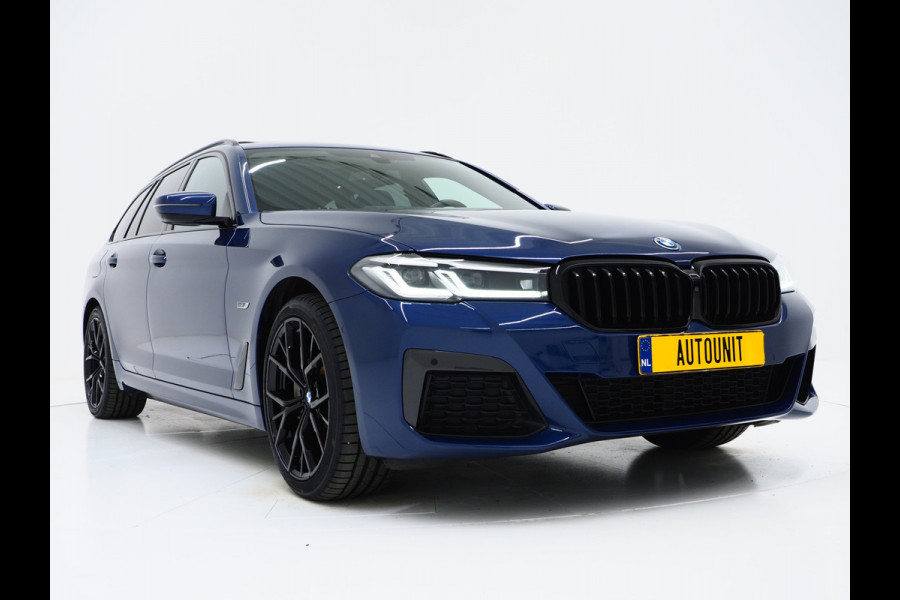 BMW 5 Serie Touring 520e M Sport Shadow | Panoramadak | Harman/Kardon | 360 | Keyless | Head Up | Trekhaak