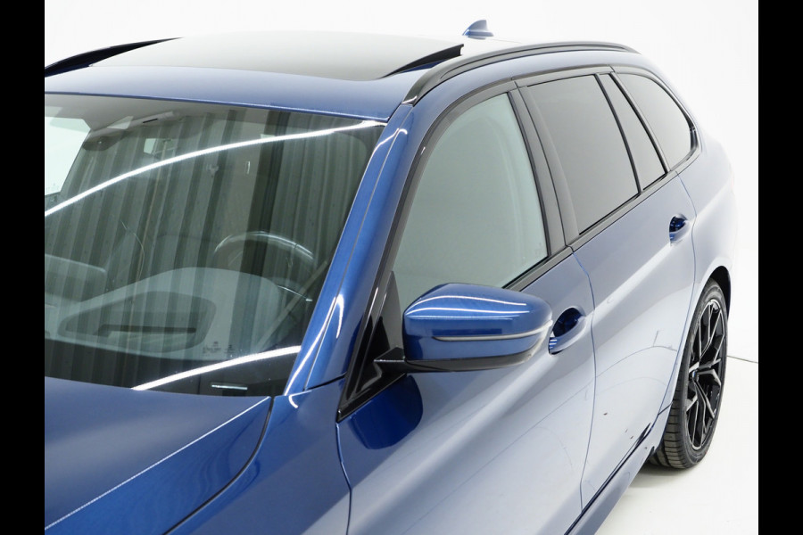 BMW 5 Serie Touring 520e M Sport Shadow | Panoramadak | Harman/Kardon | 360 | Keyless | Head Up | Trekhaak