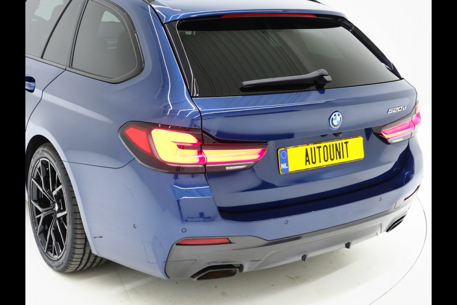 BMW 5 Serie Touring 520e M Sport Shadow | Panoramadak | Harman/Kardon | 360 | Keyless | Head Up | Trekhaak