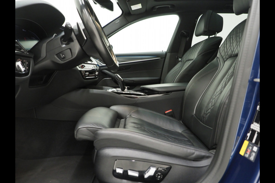 BMW 5 Serie Touring 520e M Sport Shadow | Panoramadak | Harman/Kardon | 360 | Keyless | Head Up | Trekhaak