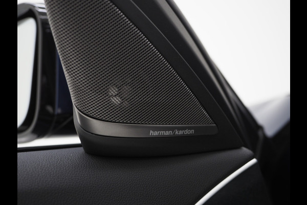 BMW 5 Serie Touring 520e M Sport Shadow | Panoramadak | Harman/Kardon | 360 | Keyless | Head Up | Trekhaak