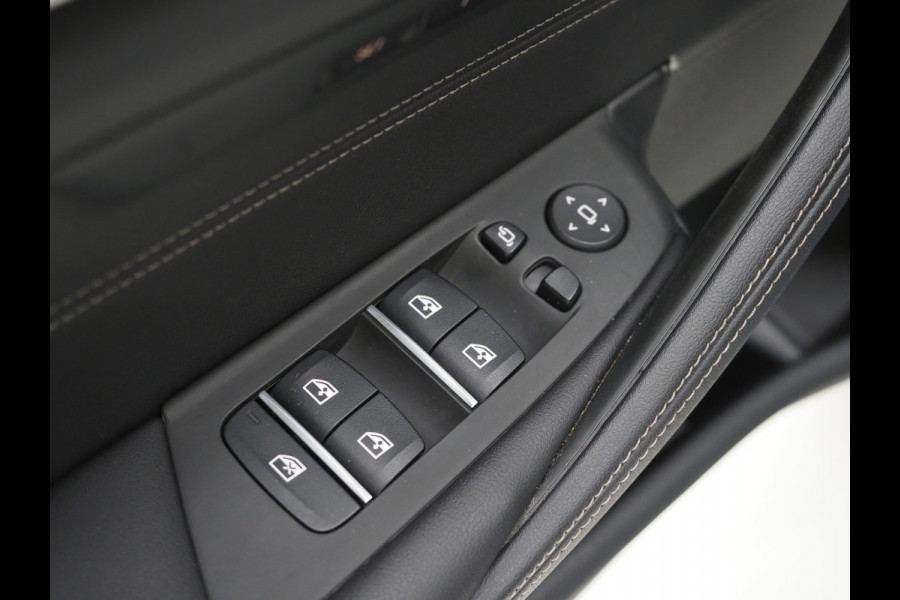 BMW 5 Serie Touring 520e M Sport Shadow | Panoramadak | Harman/Kardon | 360 | Keyless | Head Up | Trekhaak