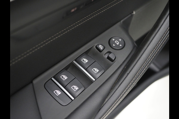 BMW 5 Serie Touring 520e M Sport Shadow | Panoramadak | Harman/Kardon | 360 | Keyless | Head Up | Trekhaak