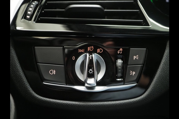 BMW 5 Serie Touring 520e M Sport Shadow | Panoramadak | Harman/Kardon | 360 | Keyless | Head Up | Trekhaak