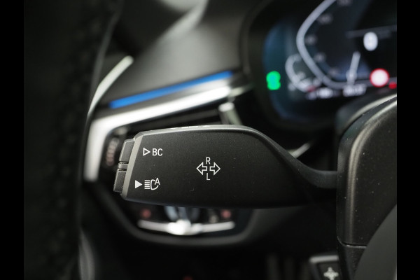 BMW 5 Serie Touring 520e M Sport Shadow | Panoramadak | Harman/Kardon | 360 | Keyless | Head Up | Trekhaak