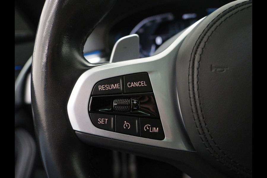 BMW 5 Serie Touring 520e M Sport Shadow | Panoramadak | Harman/Kardon | 360 | Keyless | Head Up | Trekhaak