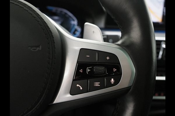 BMW 5 Serie Touring 520e M Sport Shadow | Panoramadak | Harman/Kardon | 360 | Keyless | Head Up | Trekhaak