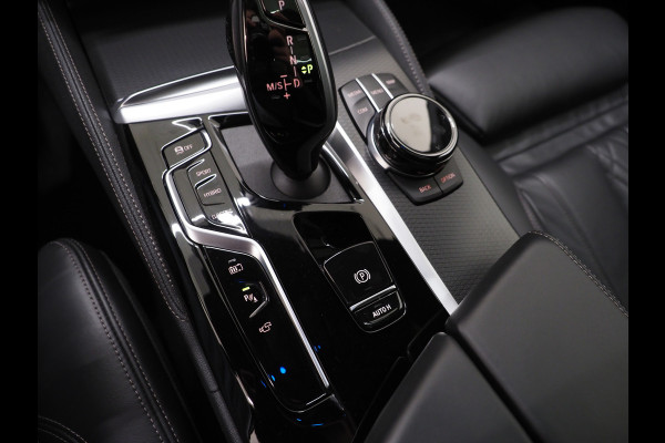 BMW 5 Serie Touring 520e M Sport Shadow | Panoramadak | Harman/Kardon | 360 | Keyless | Head Up | Trekhaak