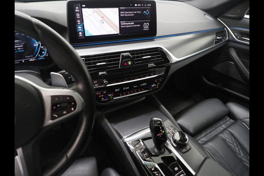 BMW 5 Serie Touring 520e M Sport Shadow | Panoramadak | Harman/Kardon | 360 | Keyless | Head Up | Trekhaak
