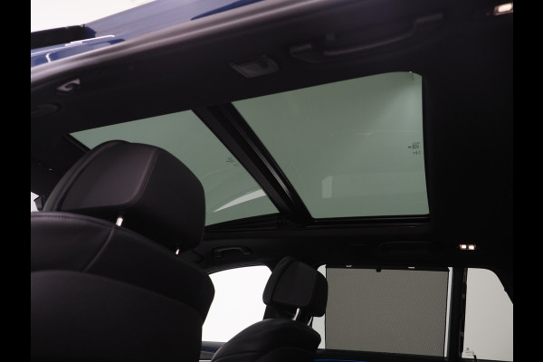 BMW 5 Serie Touring 520e M Sport Shadow | Panoramadak | Harman/Kardon | 360 | Keyless | Head Up | Trekhaak