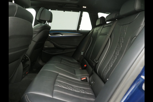 BMW 5 Serie Touring 520e M Sport Shadow | Panoramadak | Harman/Kardon | 360 | Keyless | Head Up | Trekhaak