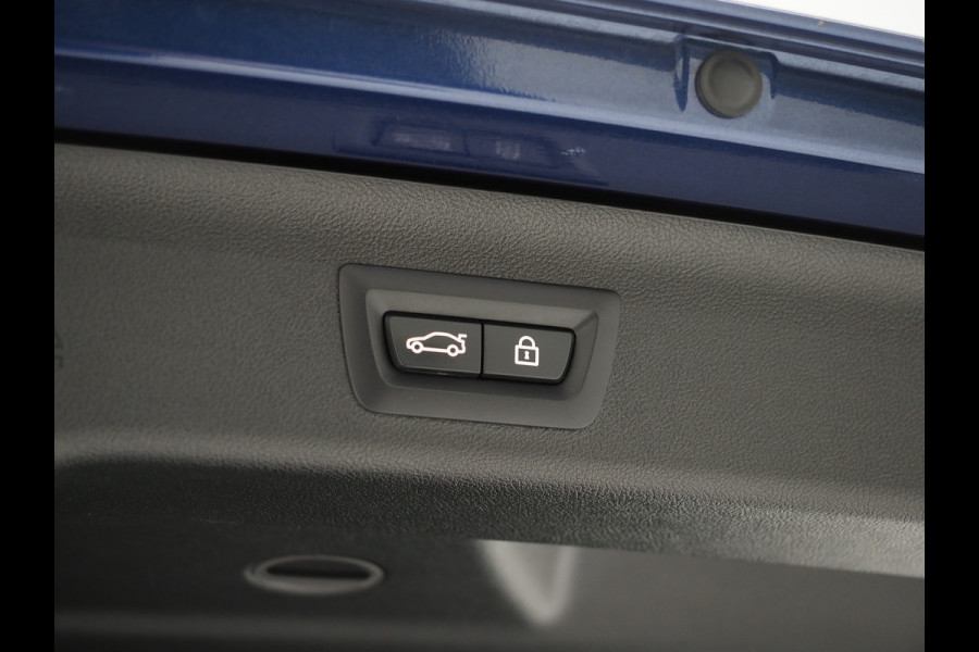 BMW 5 Serie Touring 520e M Sport Shadow | Panoramadak | Harman/Kardon | 360 | Keyless | Head Up | Trekhaak