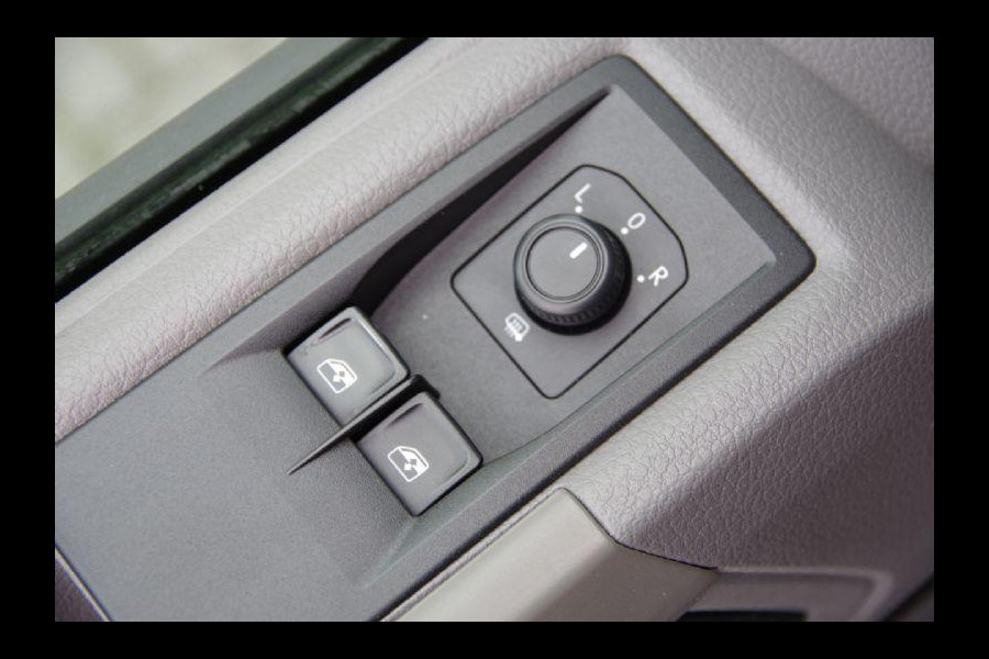 Volkswagen Crafter 35 2.0 TDI L3H2 (L2H1) 140PK AUT. CAMERA, NAVI, TREKHAAK, CRUISE, AIRCO, PARKEERSENSOREN, NL AUTO, NAP Volkswagen Crafter 35 2.0 TDI L3H2 (L2H1) 140PK AUT. CAMERA, NAVI, TREKHAAK, CRUISE, AIRCO, PARKEERSENSOREN, NL AUTO, NAP